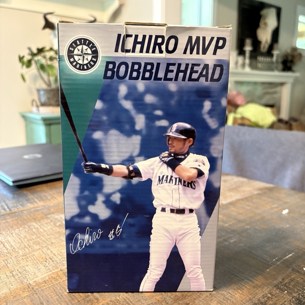 Ichiro Suzuki 2001 AL MVP Bobblehead Seattle Mariners Nissan Box Fanfest Ticket